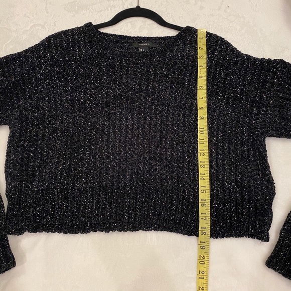 Forever 21 ⭐️2/$25⭐️cropped sweater -black/silver - Picture 3 of 6